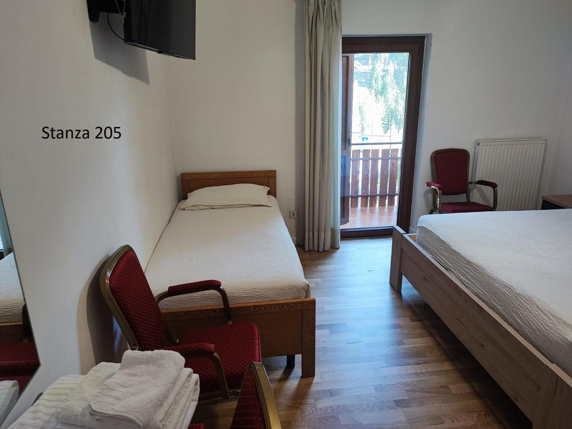 Hotel Pizboe Mazzin Bagian luar foto